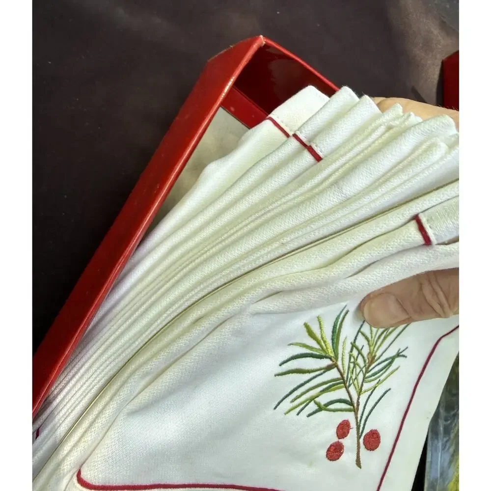 Crate & Barrel Christmas Holiday Yuletide Dinner Napkins Set Of 12 -46D
